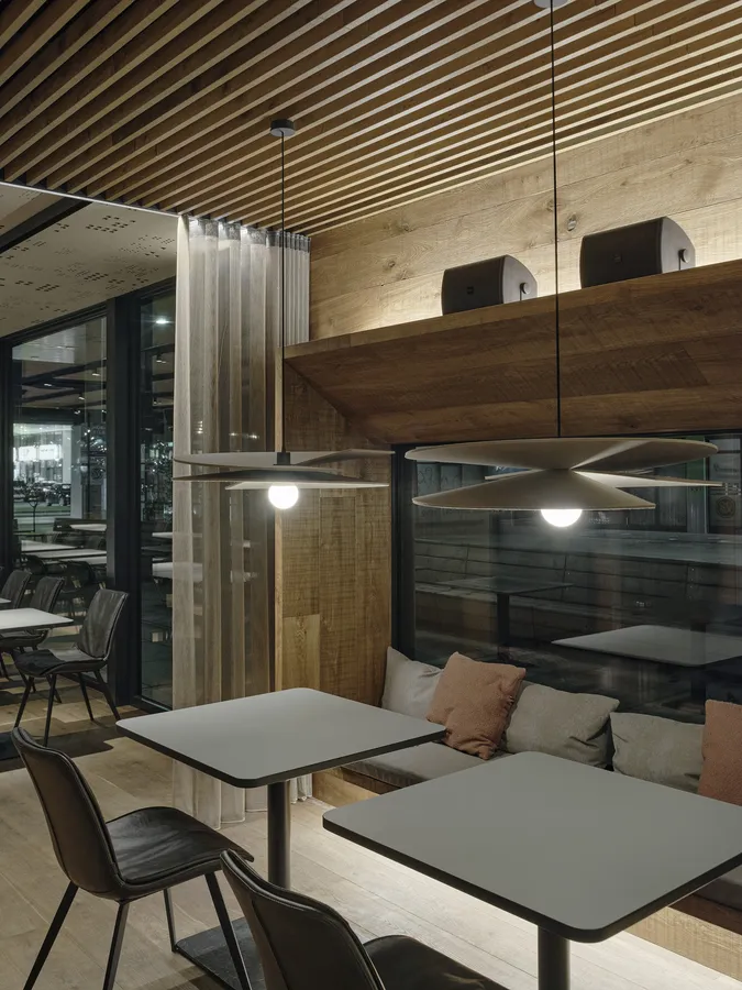Hospitality_Das Eggenberg_Graz_Austria_SPIRRA Soft_Ceiling suspended_Wever & Ducre_11-RZ-WEB.17fc605f.webp