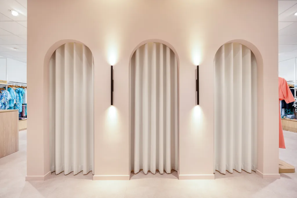 Retail_Belgium_TRACE slim_wall surface_Wever & Ducre_MRP03549-RZ-WEB.d960e120.webp