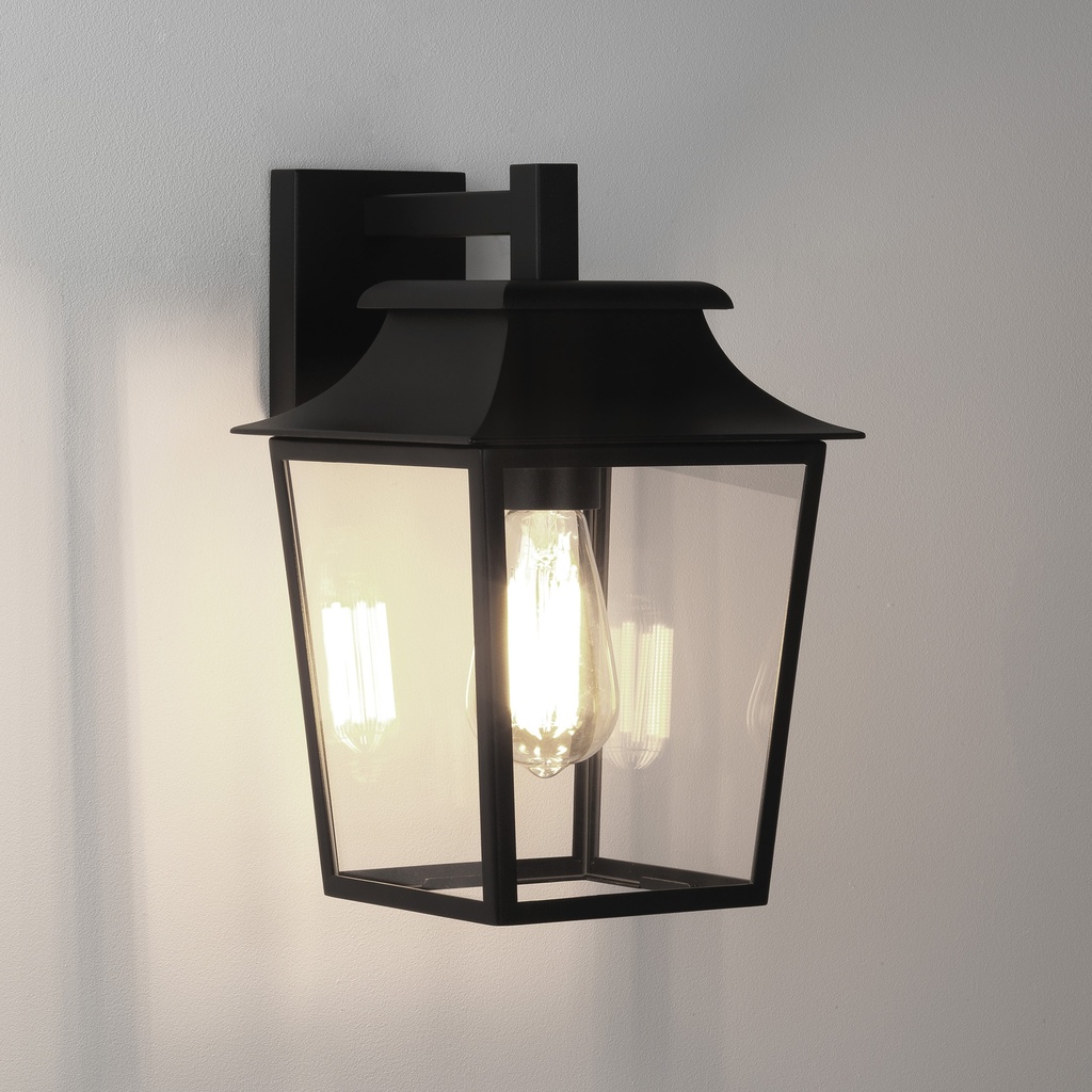 RICHMOND WALL LANTERN 200